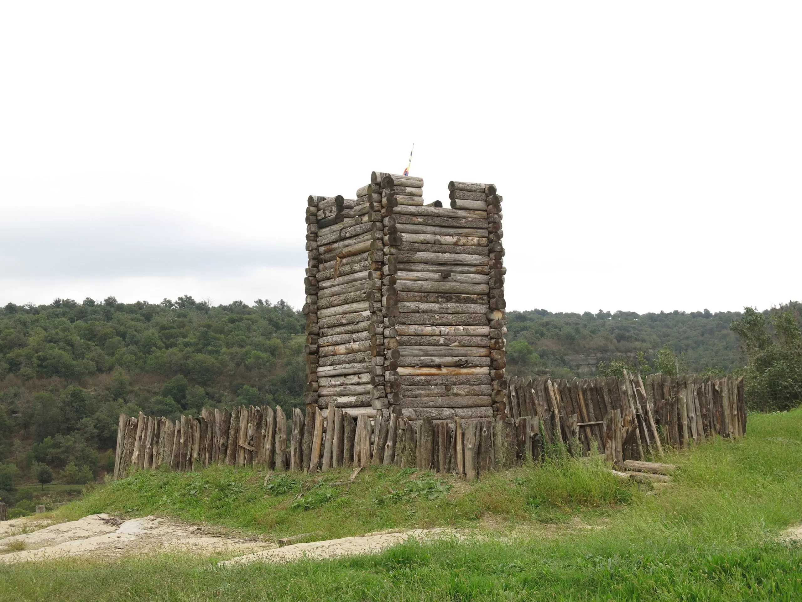 Rèplica d'una torre de guàrdia carolíngia, Museu Arqueològic de l'Esquerda (Roda de Ter)