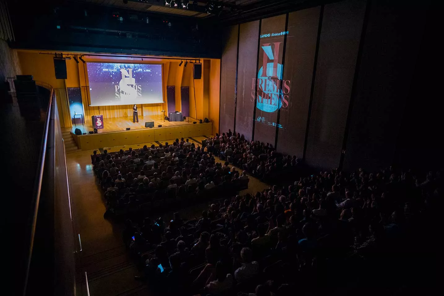 La segona edició de la Nit de la Història s'ha celebrat al Petit Palau de la Música Catalana