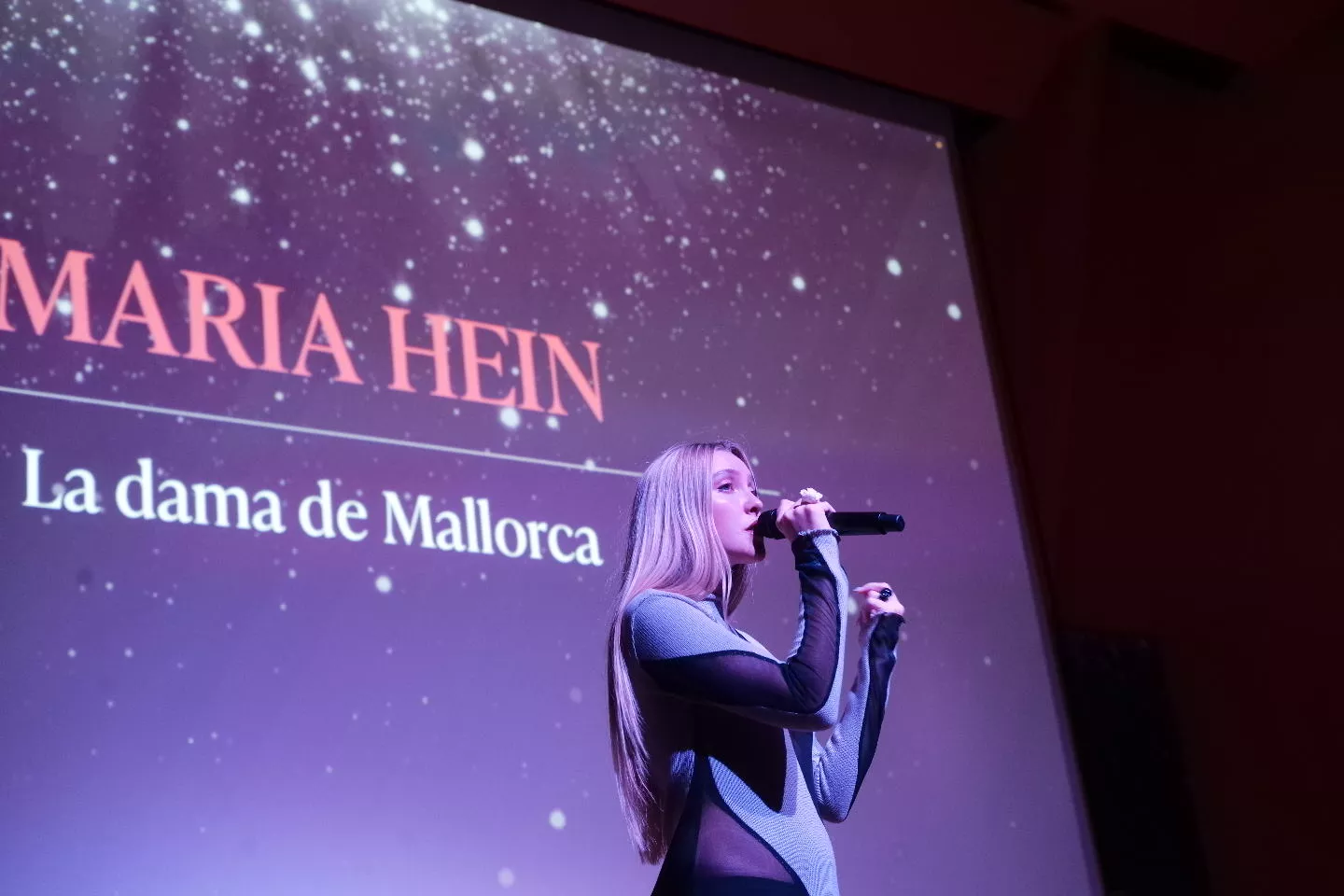 La cantautora mallorquina Maria Hein va ser la veu musical de la II Nit de la Història