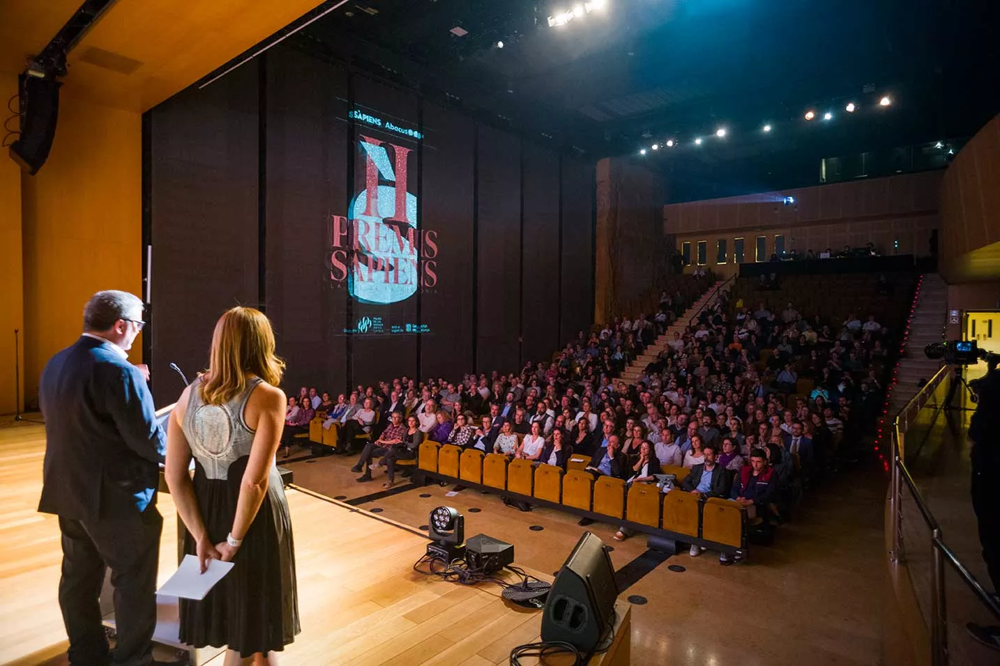 El públic de la Nit de la Història omple la sala Petit Palau del Palau de la Música