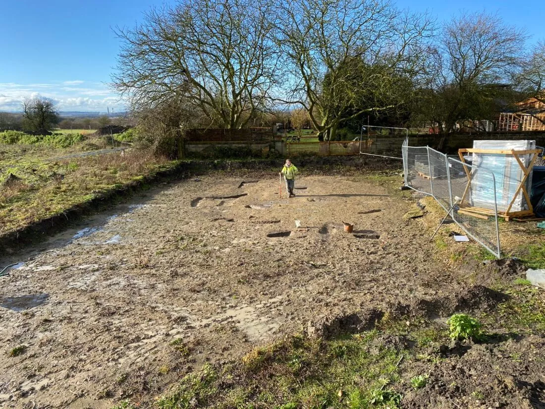 Imatge del 2021 del jaciment d'Earth Trust amb les restes d'una casa rodona de l'edat del ferro