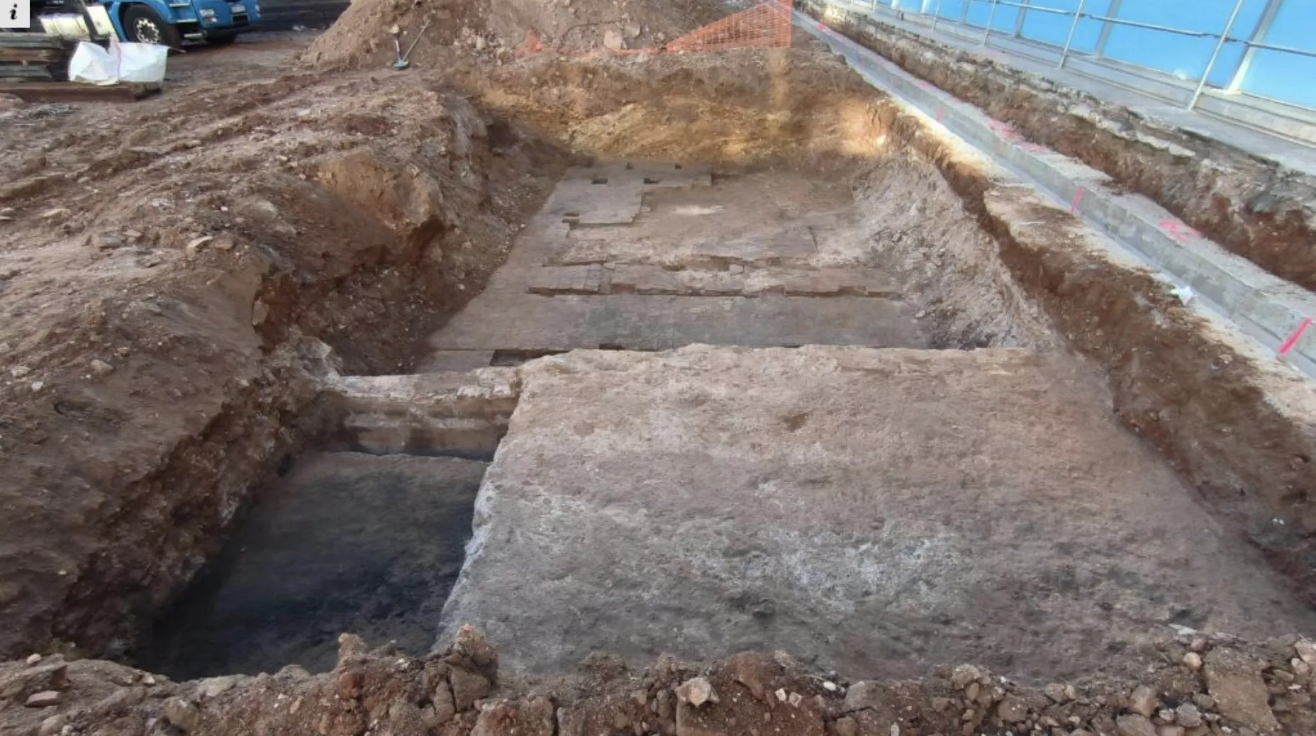 Restes de l'antiga fàbrica Puigmartí localitzades al subsol del mercat de l'Abaceria