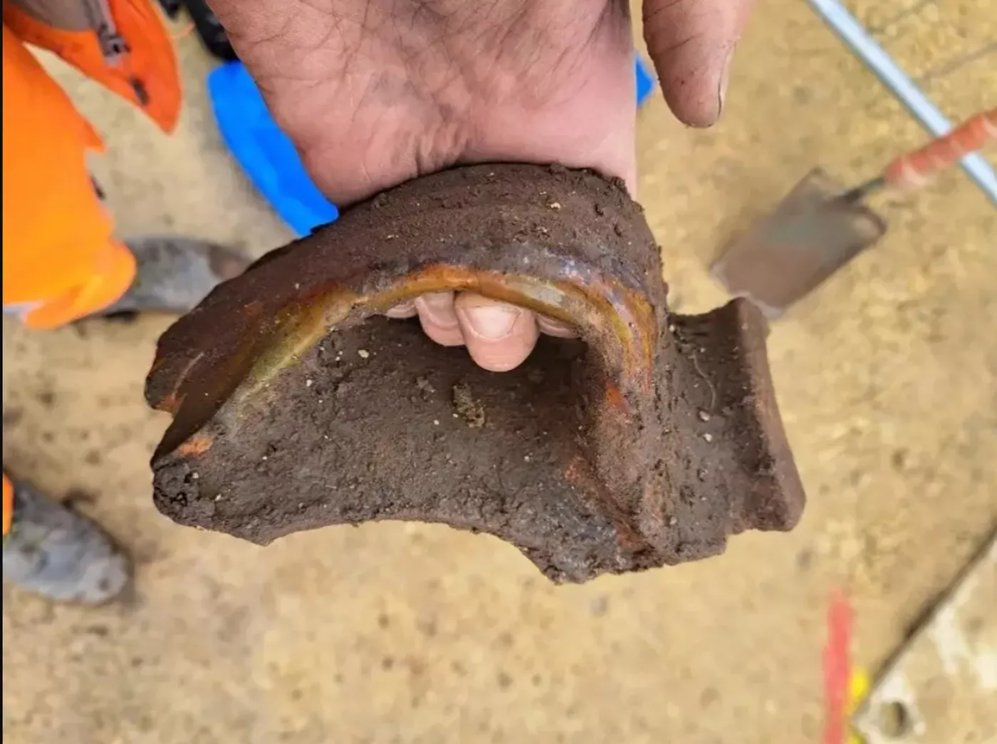 Ceràmica trencada descoberta sota un pont del centre de la ciutat de York