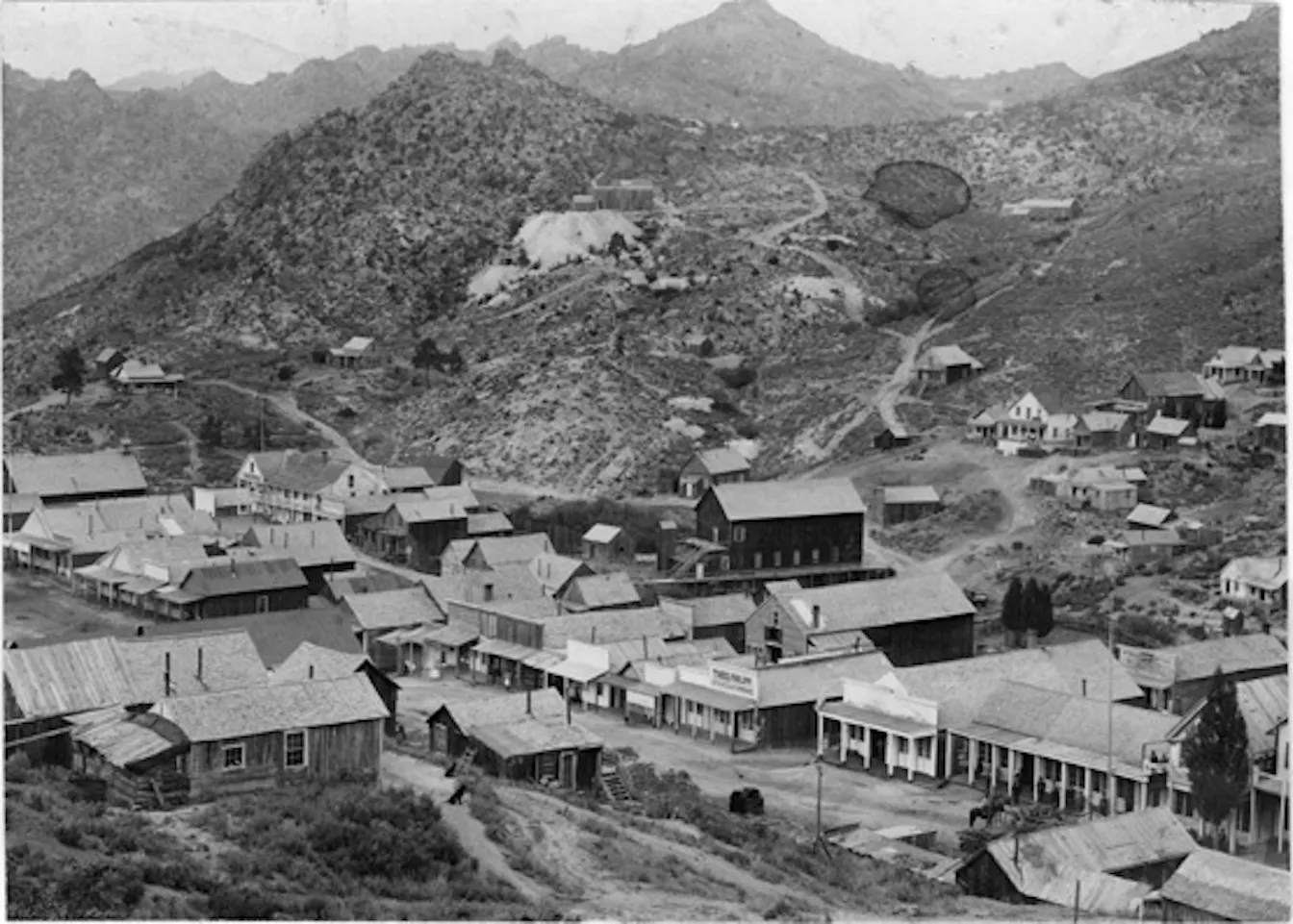 Durant el segle XIX, milers de persones es van dirigir a Silver City (a la imatge) seguint el camí dels buscadors d'or