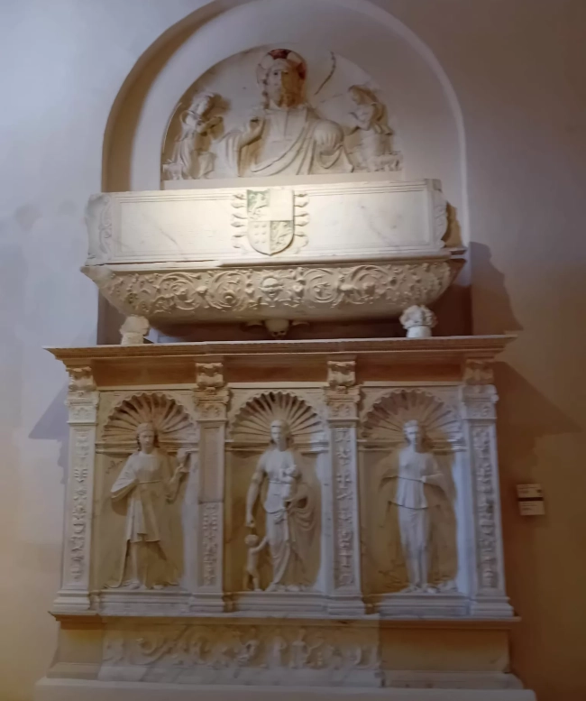 El mausoleu d'Isabel d'Aragó, filla de Pere III El Cerimoniós