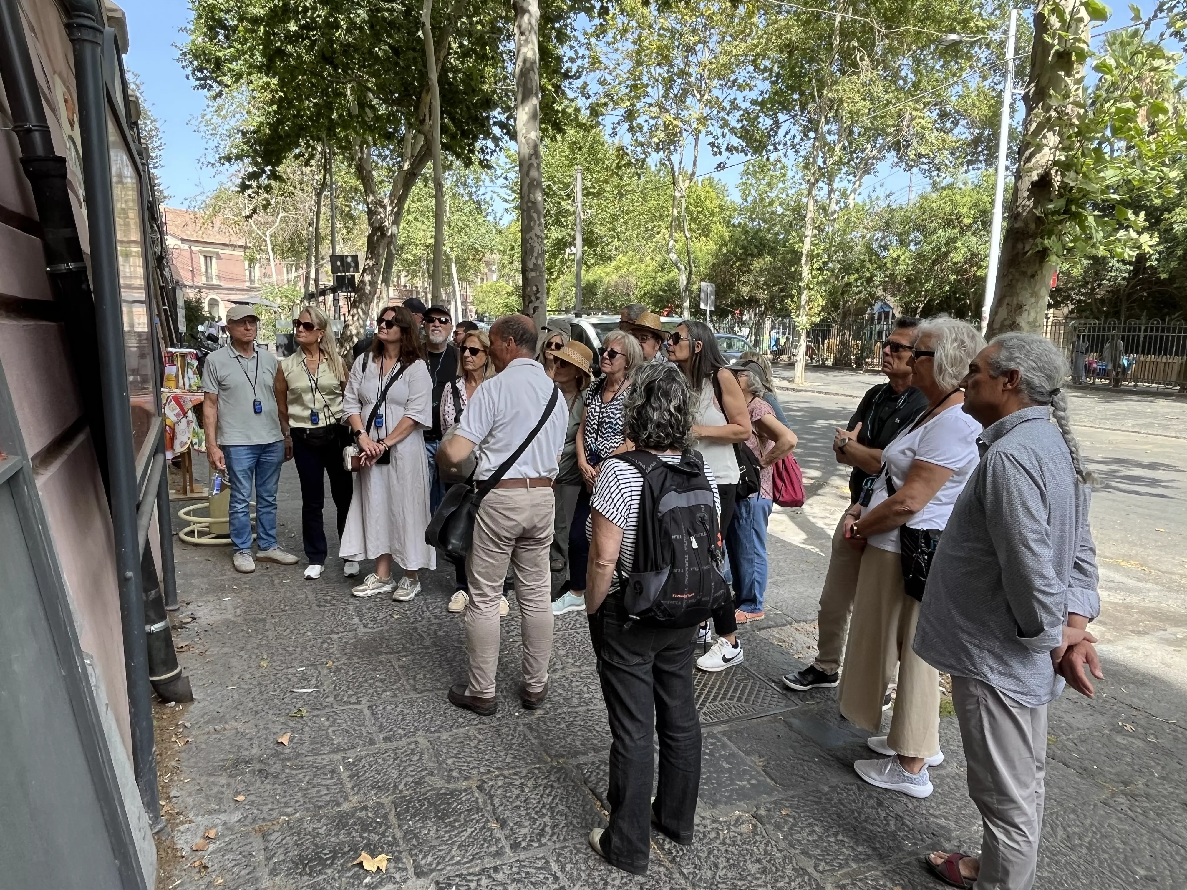 La trobada amb l'Antonio, el nostre guia local