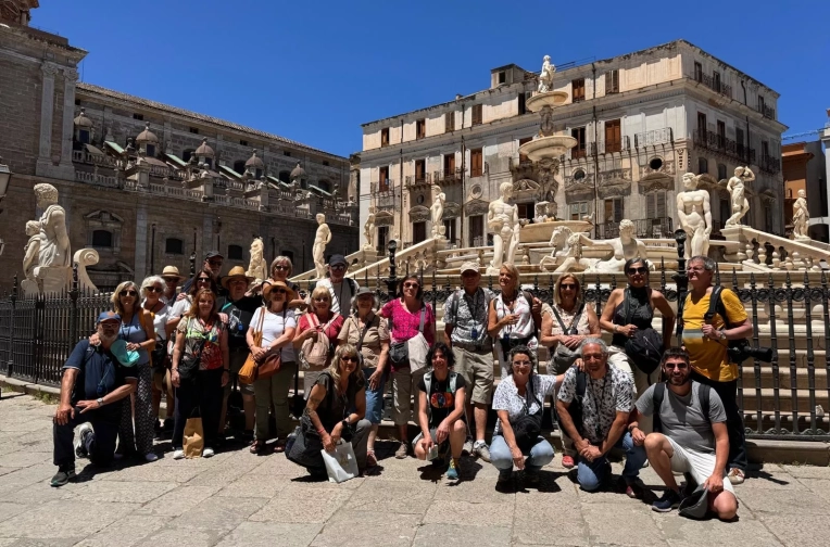 El grup a la plaça Pretoria