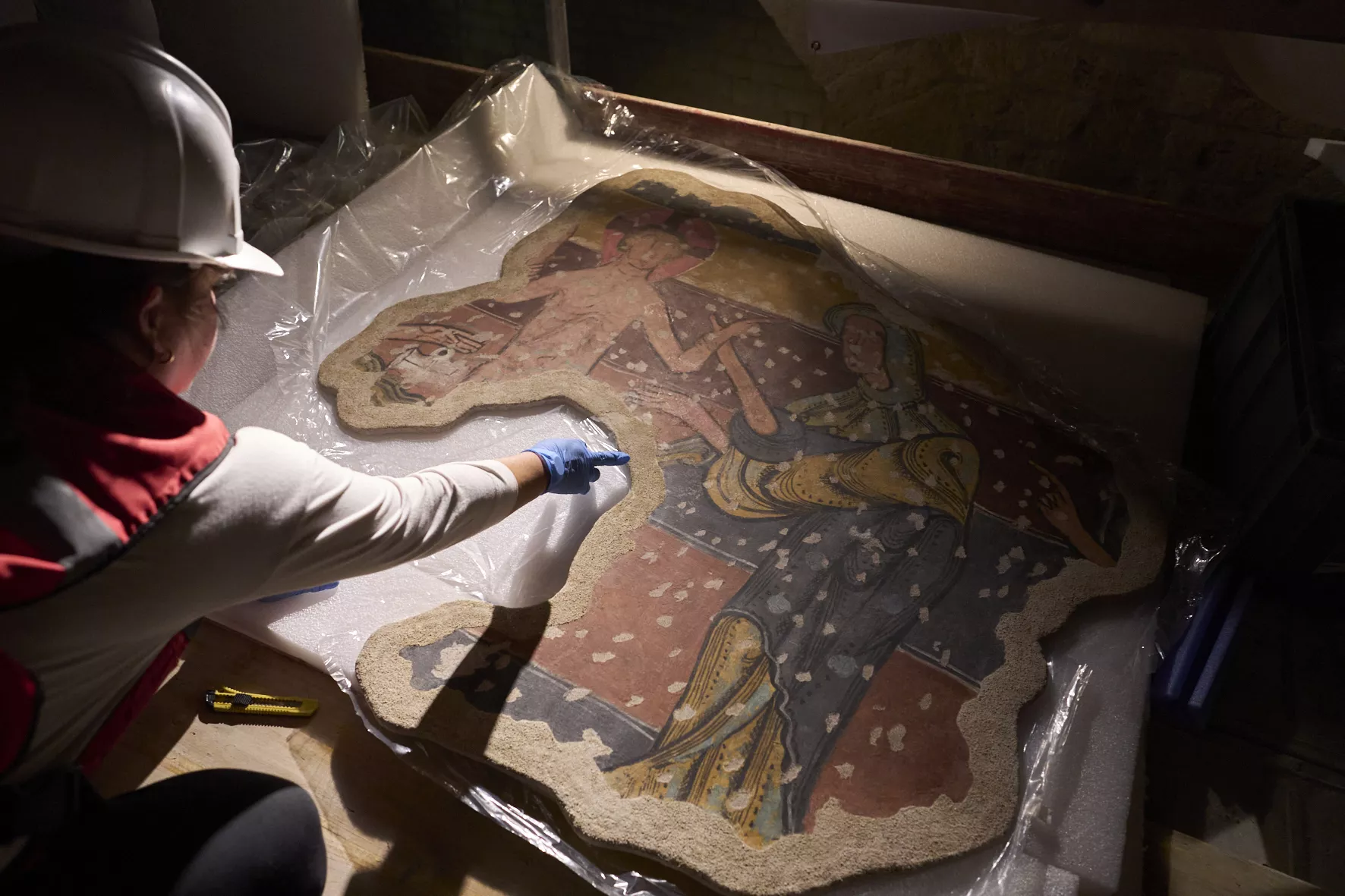 El fragment de pintura mural restaurat i retornat a l'església de Santa Maria de Taüll