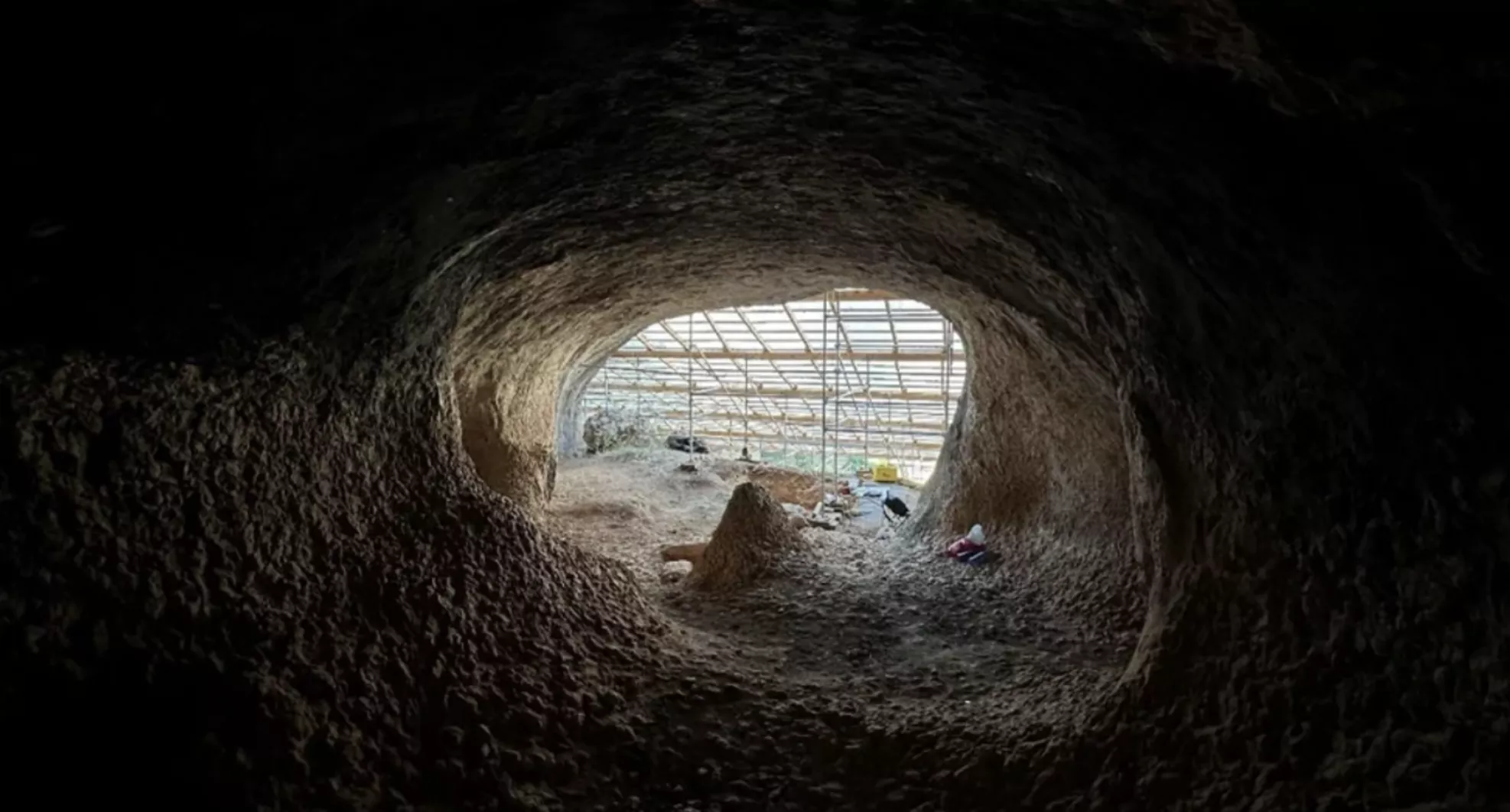 L'interior de la Cova Millán