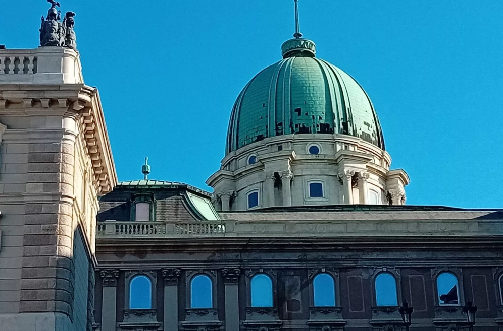 El Palau Nacional, dins del recinte del castell de Buda