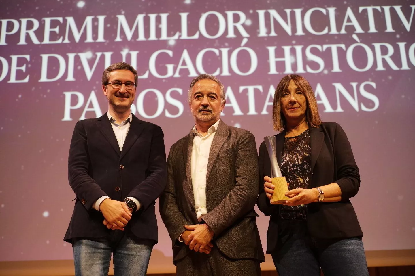 Judit Verdaguer i Marc Sureda, conservadors del MEV, han recollit el Premi de Divulgació en l'àmbit dels Països Catalans per l'exposició 'Bèsties. Els animals en l'art medieval'