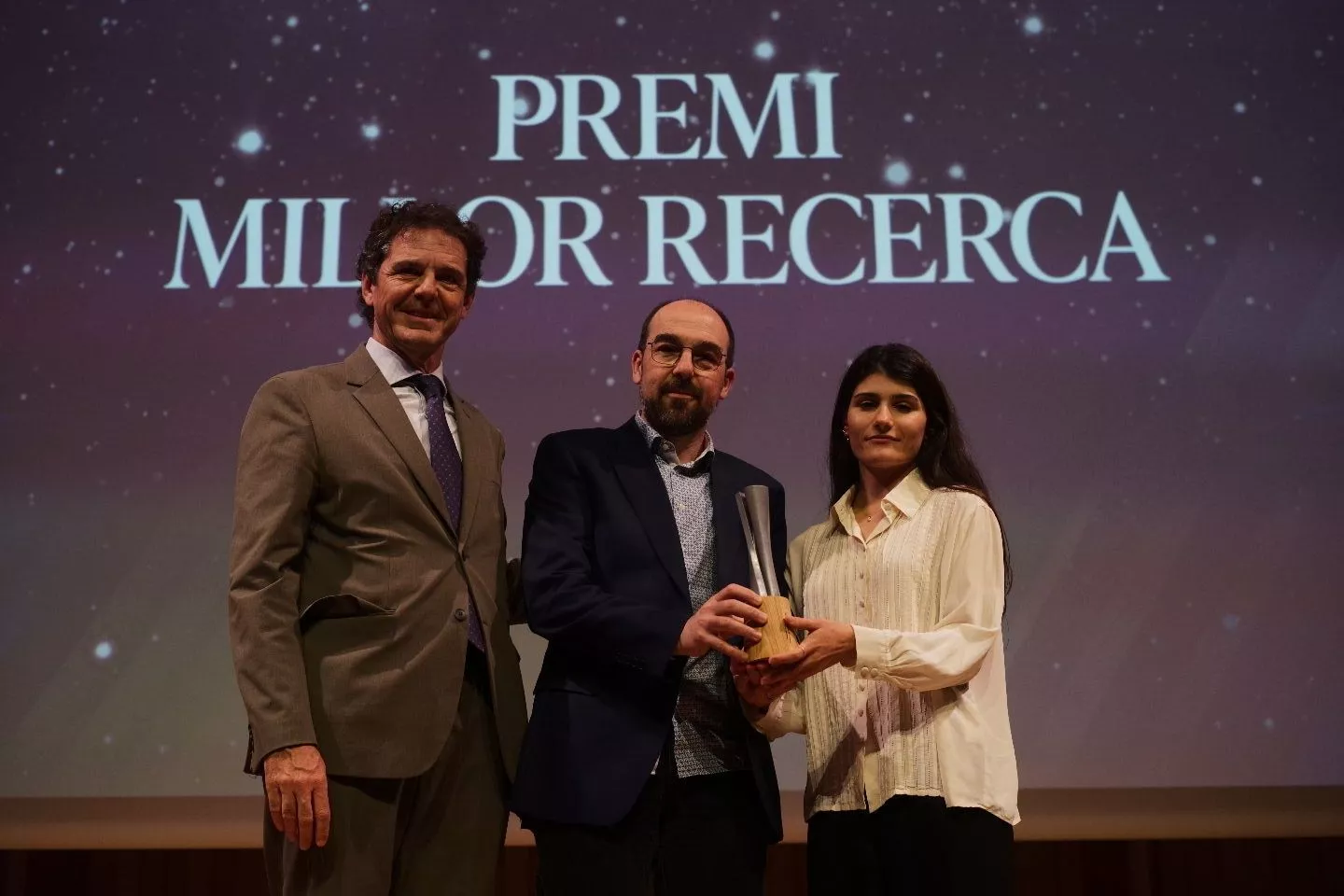 David Tormo i Janina Martí han rebut el Premi a la Millor Recerca de mans de Joaquim Uriach, president de la Fundació Orfeó Català - Palau de la Música