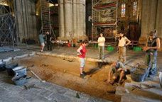 Un moment de les excavacions a la catedral de Tarragona