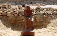Estàtua de l'home resant a l'excavació de Sidó