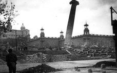 Les columnes de Puig i Cadafalch van ser enderrocades durant la dictadura de Primo de Rivera