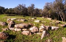 Les restes estan situades al capdamunt de la muntanya de Sant Ermengol