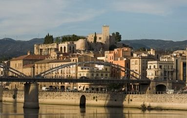 Tortosa, amb el castell de la Suda al fons