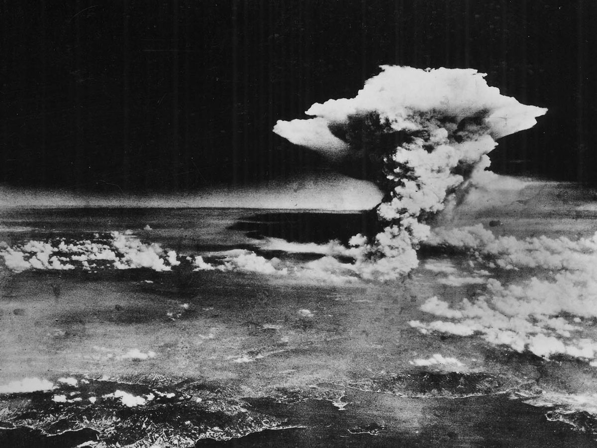 Núvol provocat per la bomba atòmica llançada sobre Hiroshima, el 6 d'agost de 1945