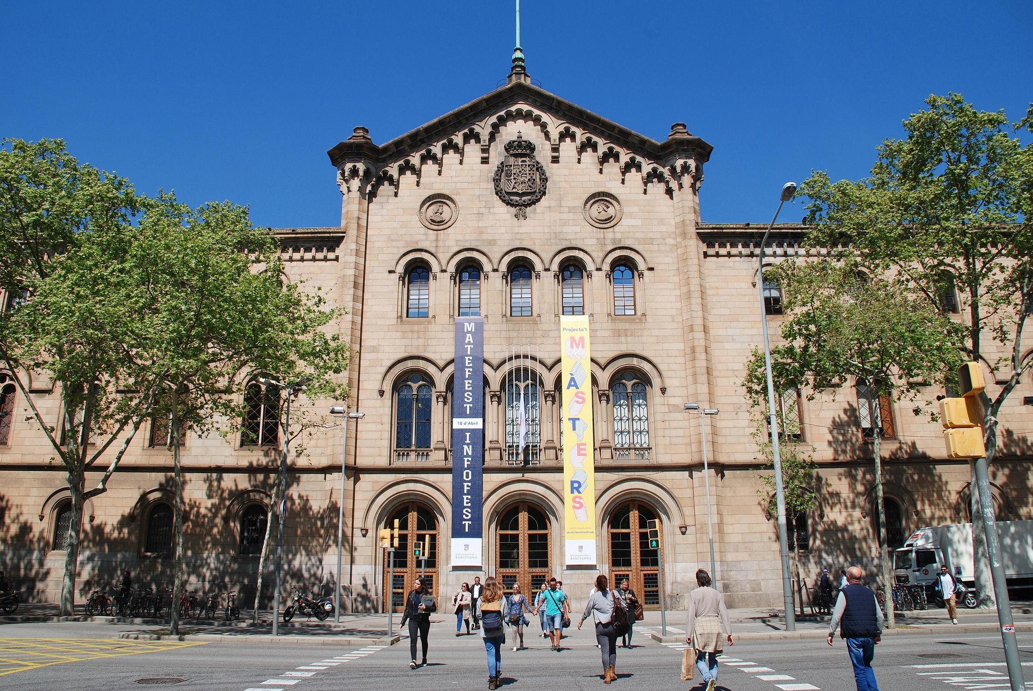 Façana principal de l'edifici històric de la Universitat de Barcelona